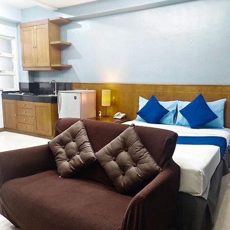Alley 8 Makati ماكاتي المظهر الخارجي الصورة