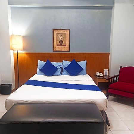 Alley 8 Makati ماكاتي المظهر الخارجي الصورة