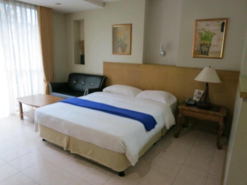 Alley 8 Makati ماكاتي المظهر الخارجي الصورة